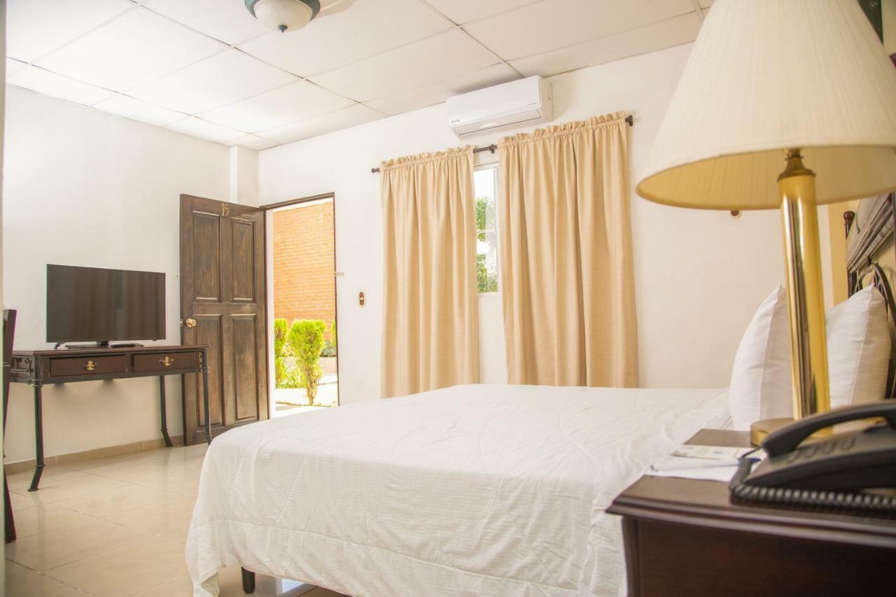 Hotel Santa Elena Antiguo Cuscatlan Exterior photo